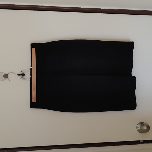 Tahari pencil skirt. - Picture 4 of 5